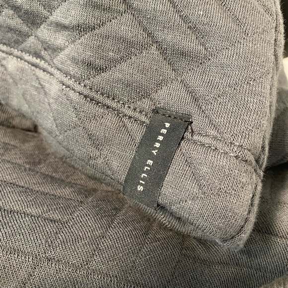 𝅺nwt, Perry Ellis Quilted 1/4 Zip, long Sleeve - Picture 4 of 8